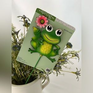 NWT - The Spring Shop - Garden Pick - Smiley‎ Frog with Flower